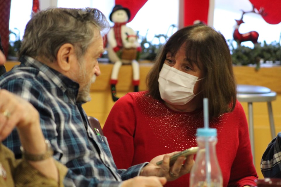 Kuster delivers holiday cards to New Hampshire Veterans Home News